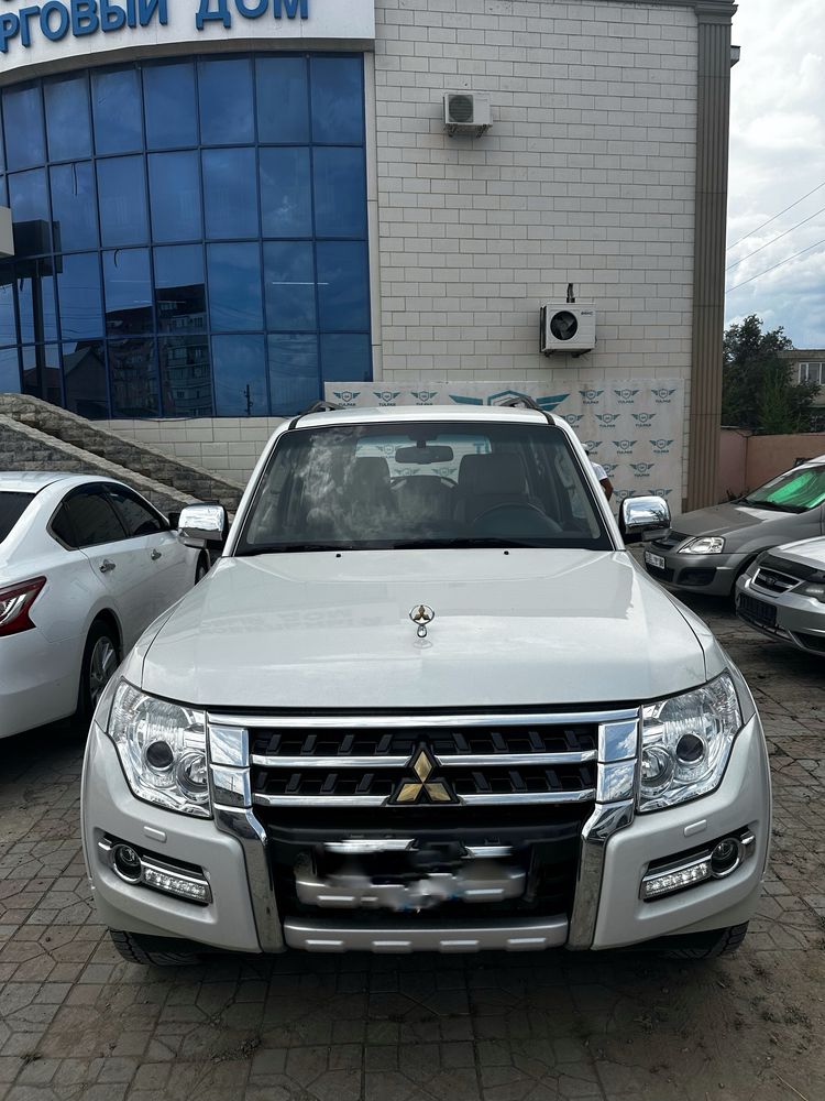 Сдается в аренду Mitsubishi Pajero 3.8