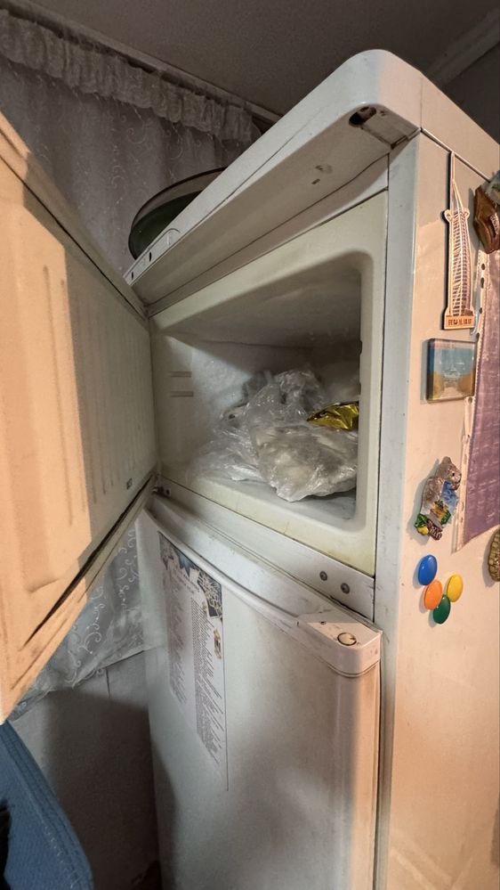 Продам холодильник Indesit