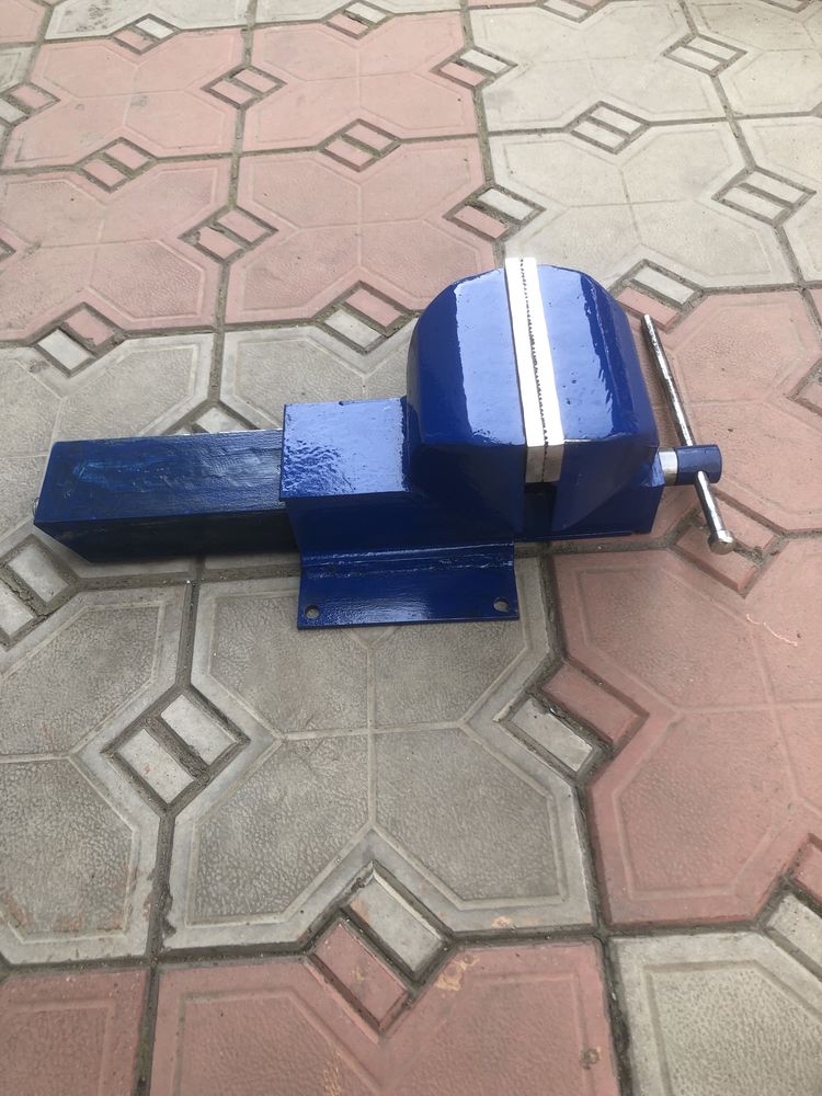 Тиски ручной работы