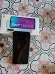 Продаёт телефон Redmi Note 8