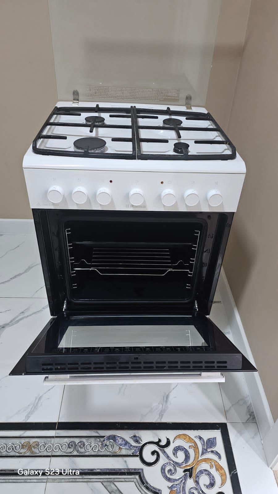 Продам газовую плиту ,фирма Hansa