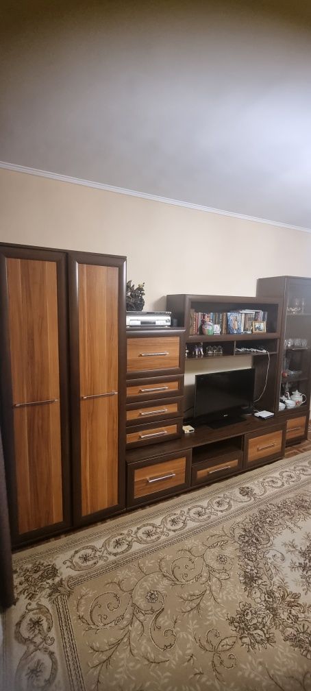 Продам срочно  шкаф-купе, стенку!