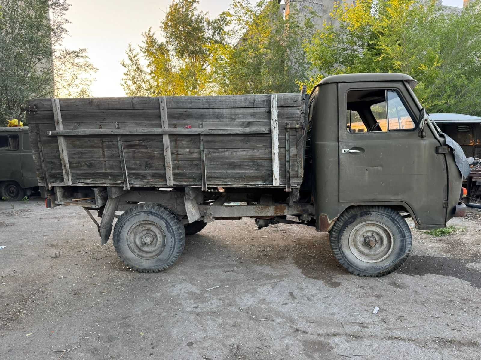 продается уаз 3303   срочно