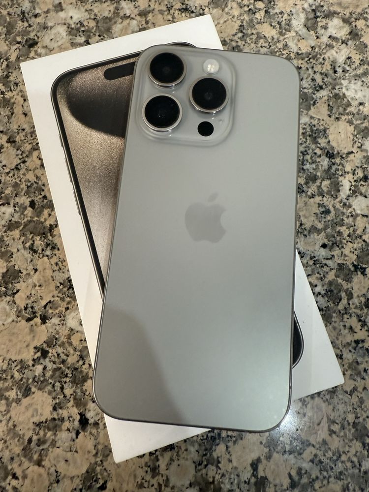 Продам Iphone 15 pro 128gb