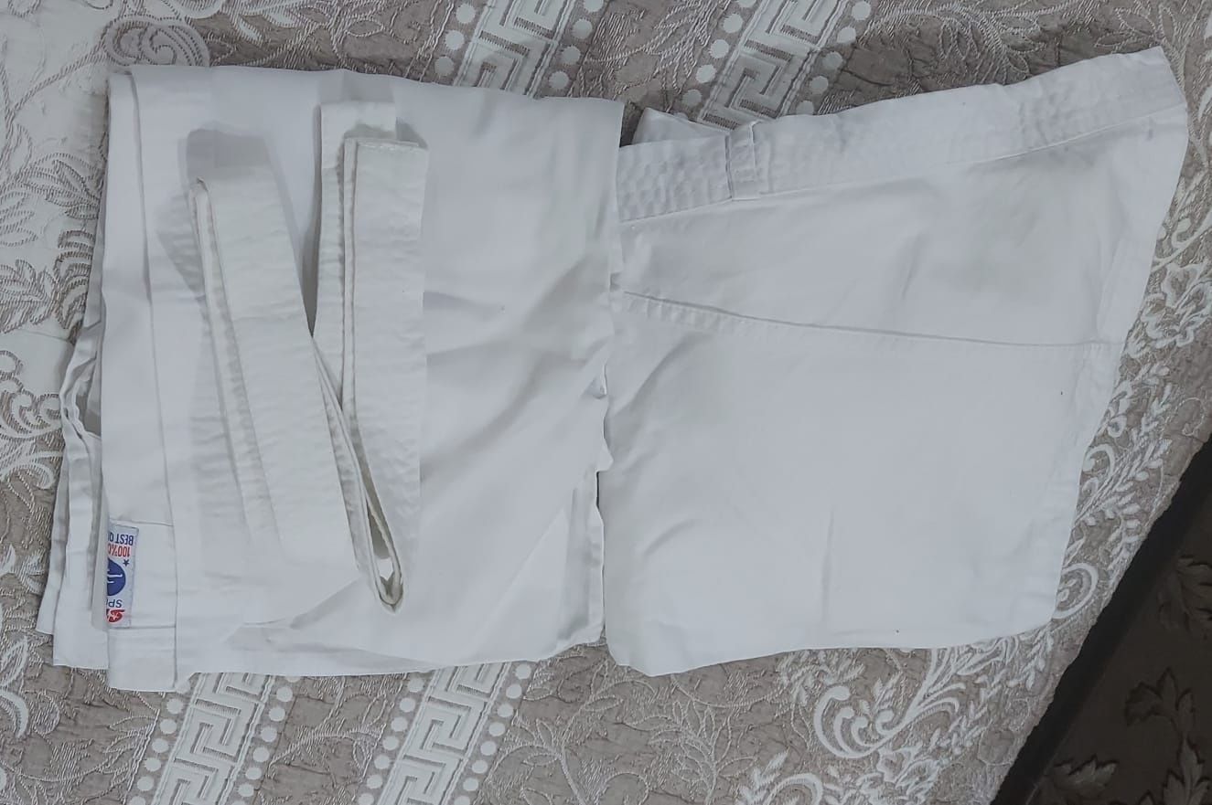 Продам комплектдетский 10-12 лет,защита,перчатки ,кимоно,борцовки.