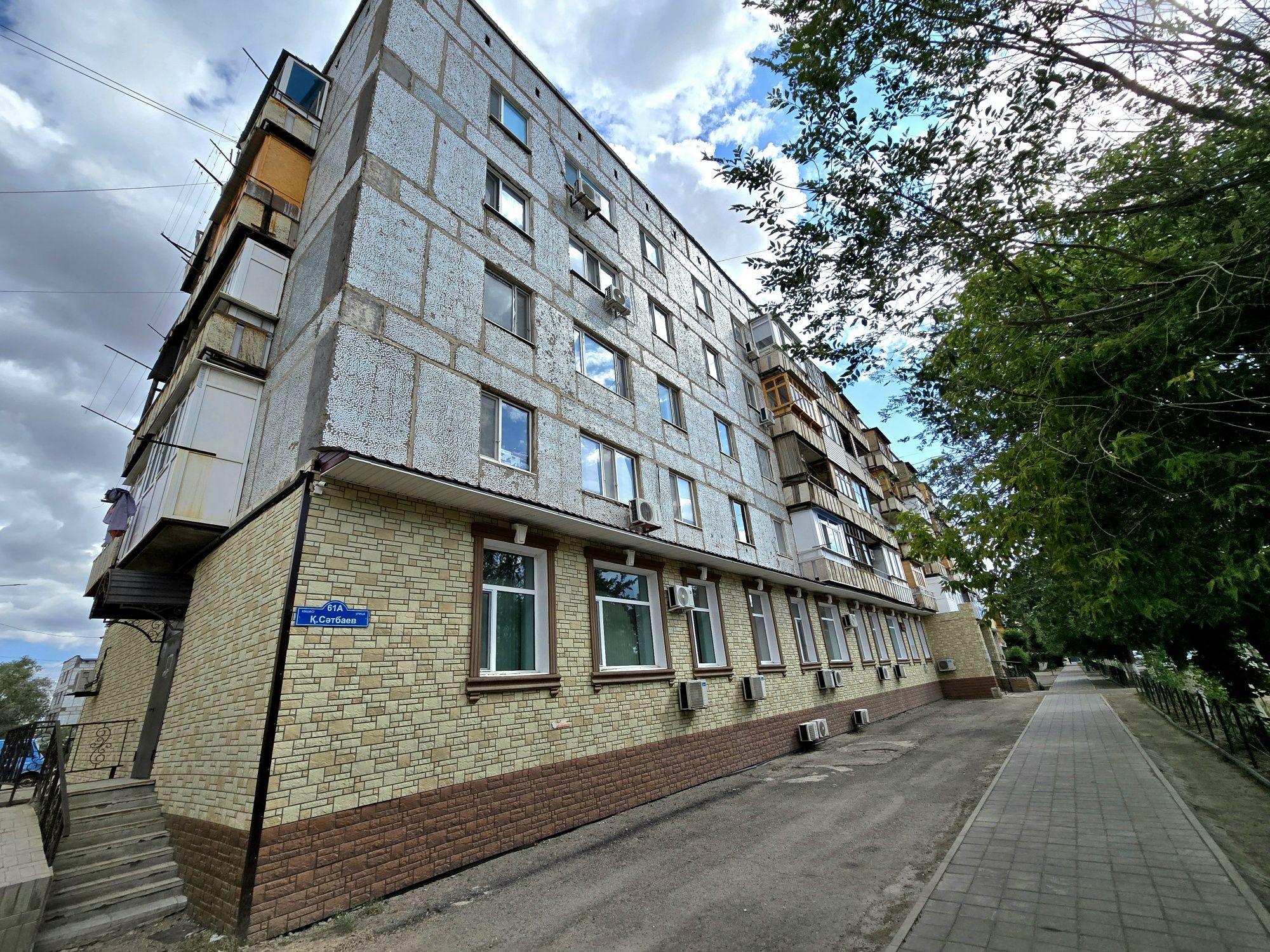 Срочно продаётся 3-комнатная квартира в крупноблочном доме