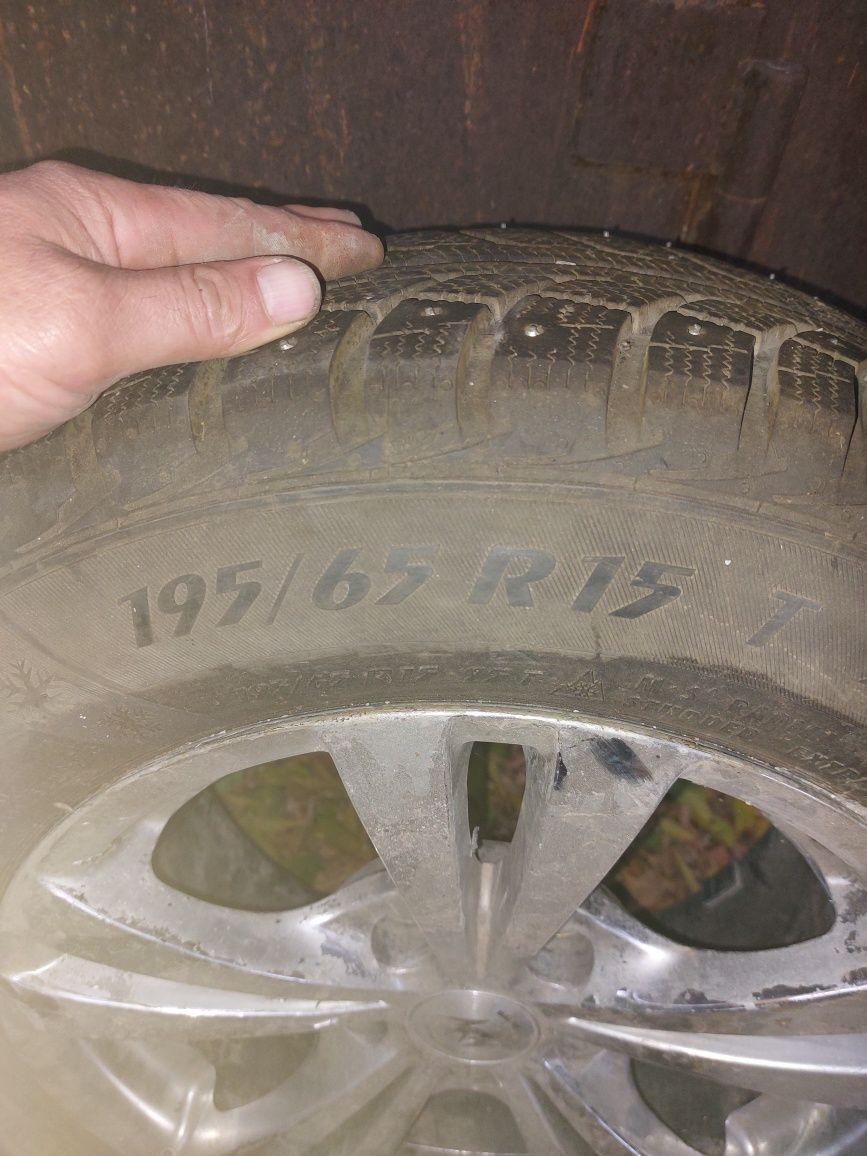 Продам диски с зимней резиной шипы