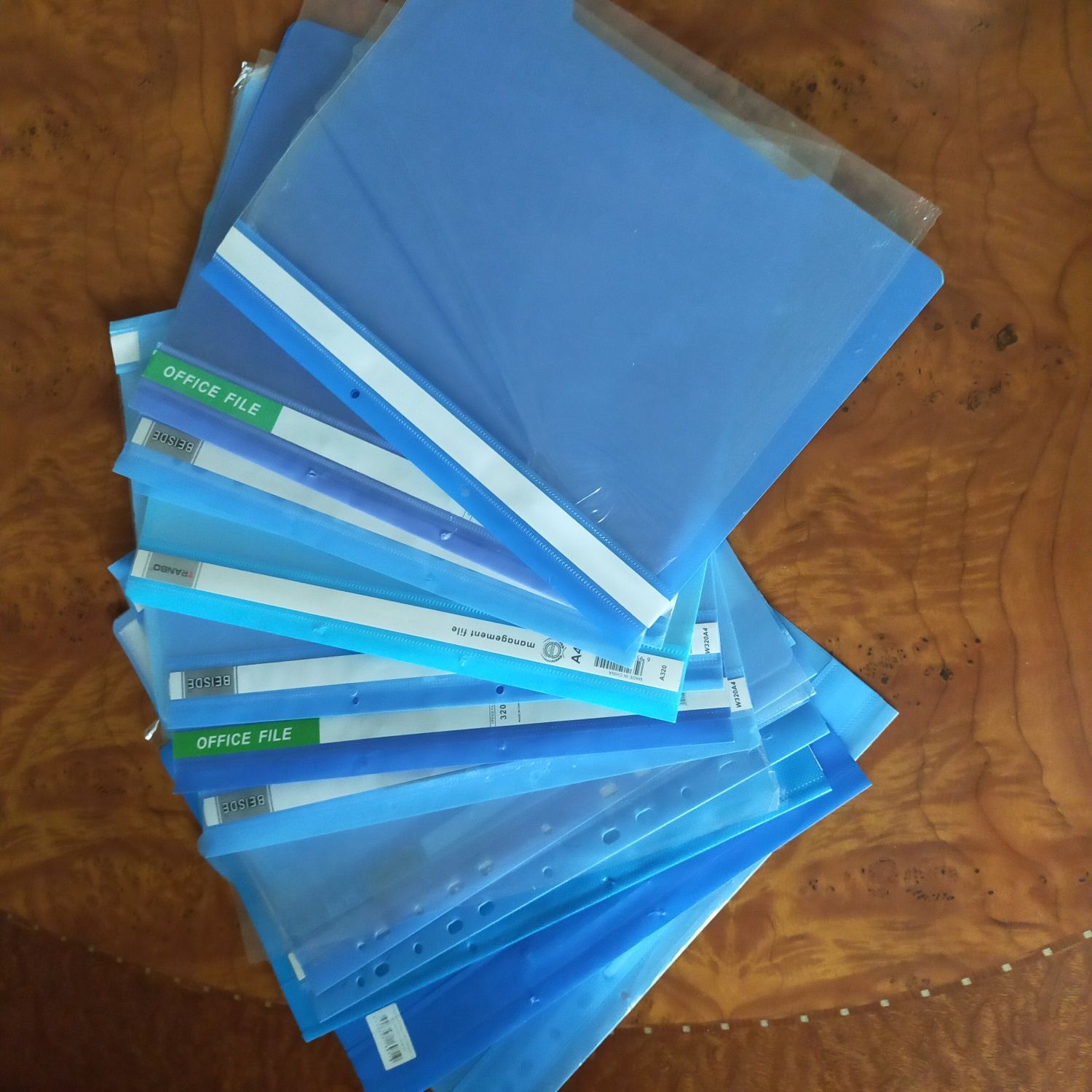 Продам папки 16 штук
