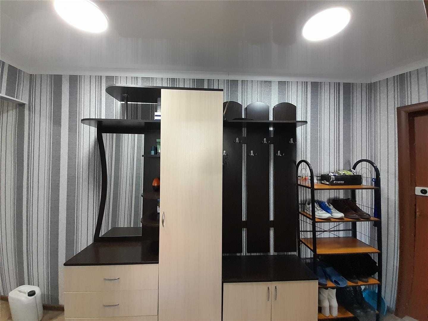 Продам 4 комн квартиру на 8 мкр на 1эт/9 эт