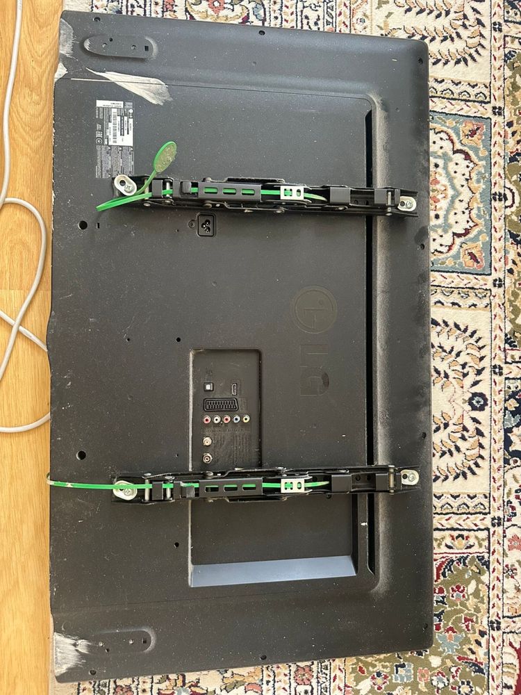 телевизор LG 42LB561V