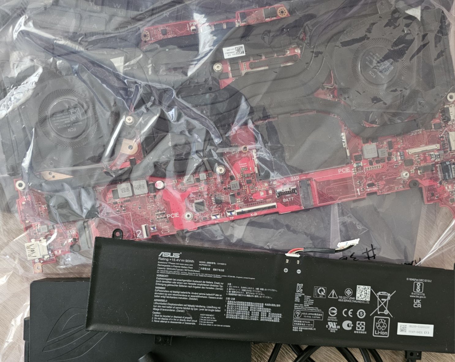 Ноутбук Asus rog zephyrus m16 2022 требует ремонта