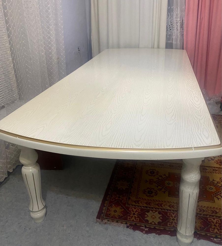 Стол в зал, гостинная
