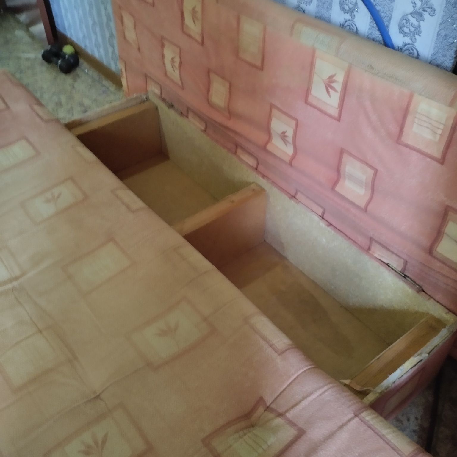 Продам диван -тахту.
