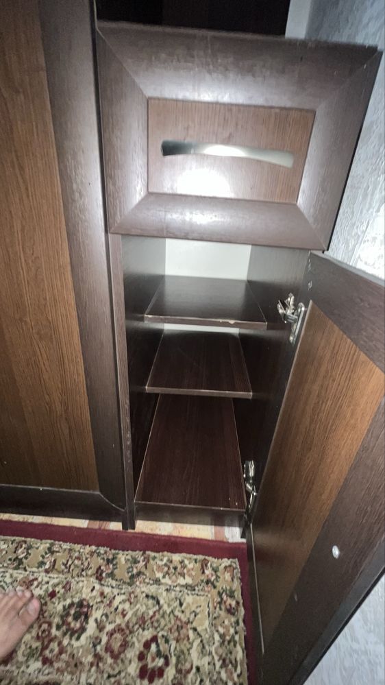 СРОЧНО продам прихожий шкаф