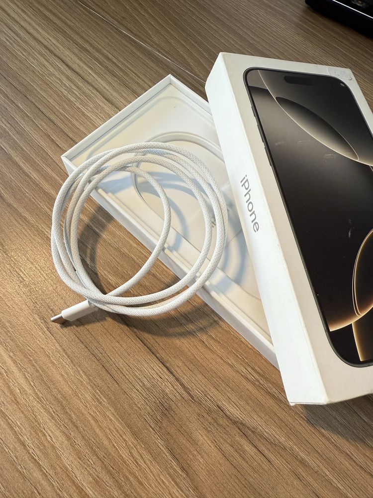 Продам оригинальный кабель для зарядки type-c Iphone