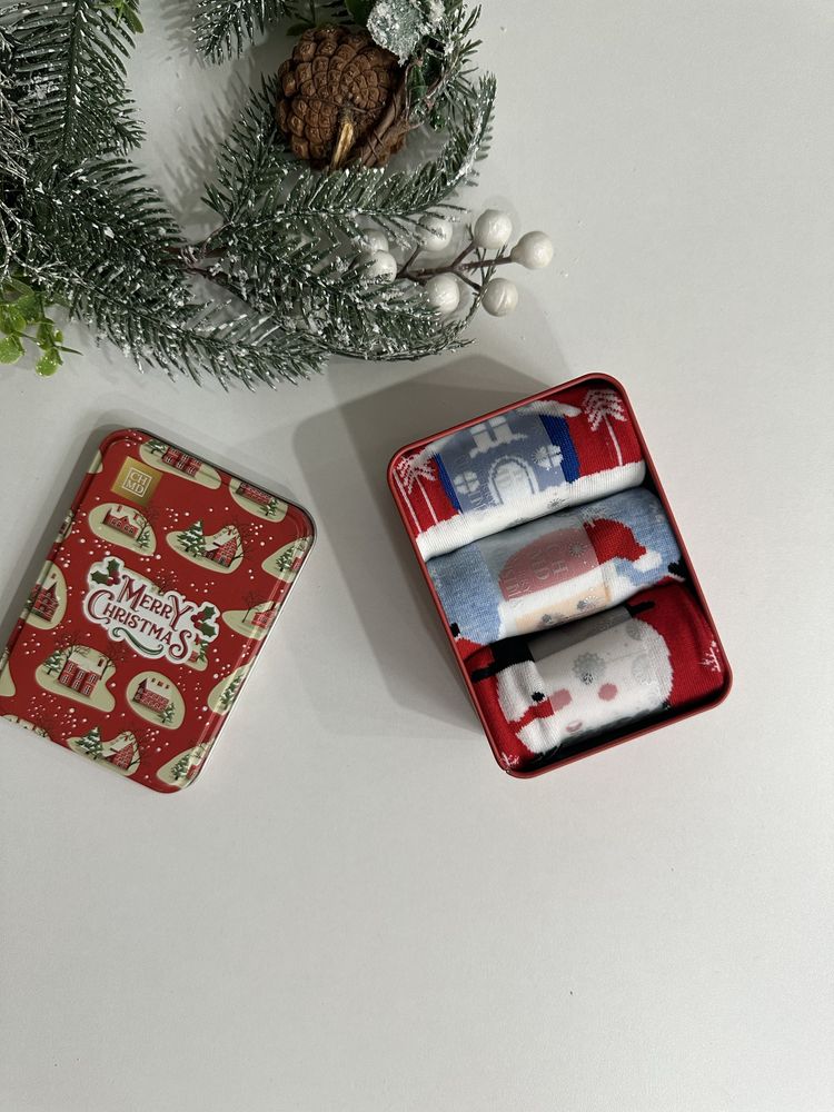 Новогодний подарочный бокс с носками