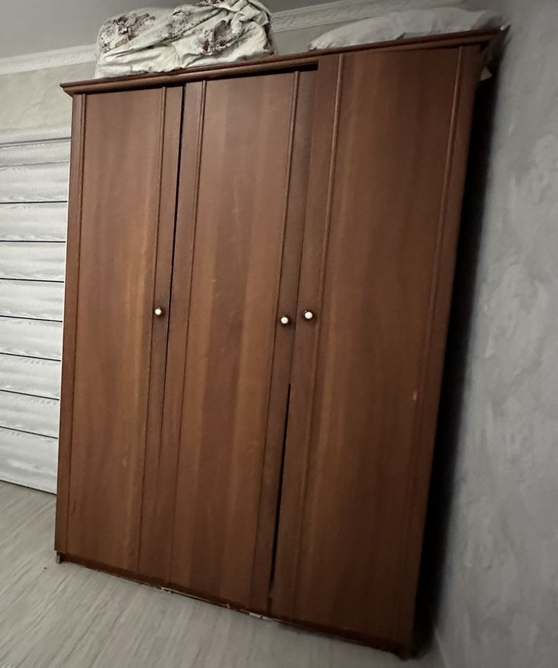 Продаю шкаф в отличном состоянии и телевизор