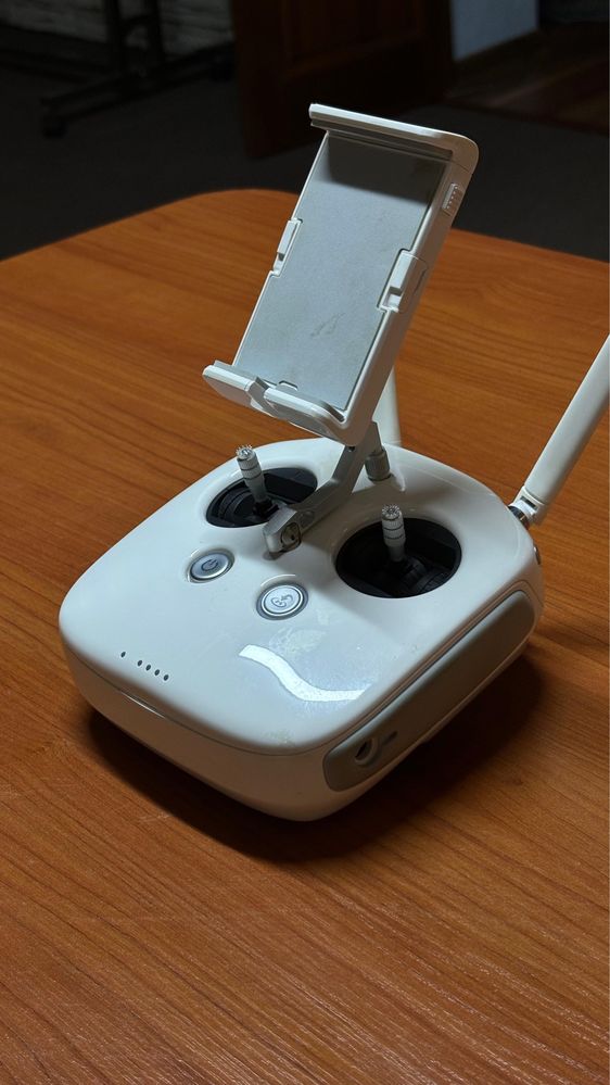 Продам Дрон Phantom 4 + 10 лопастей