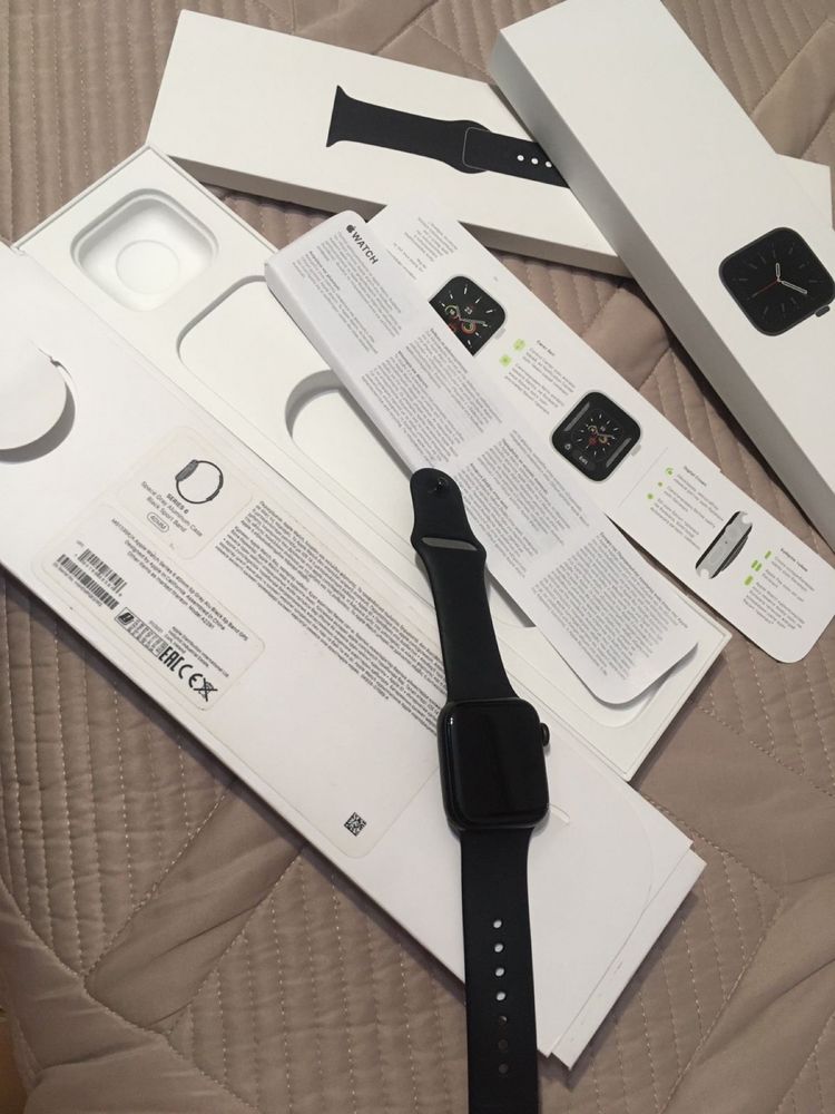 продам оригинальный Apple watch в отличном состоянии