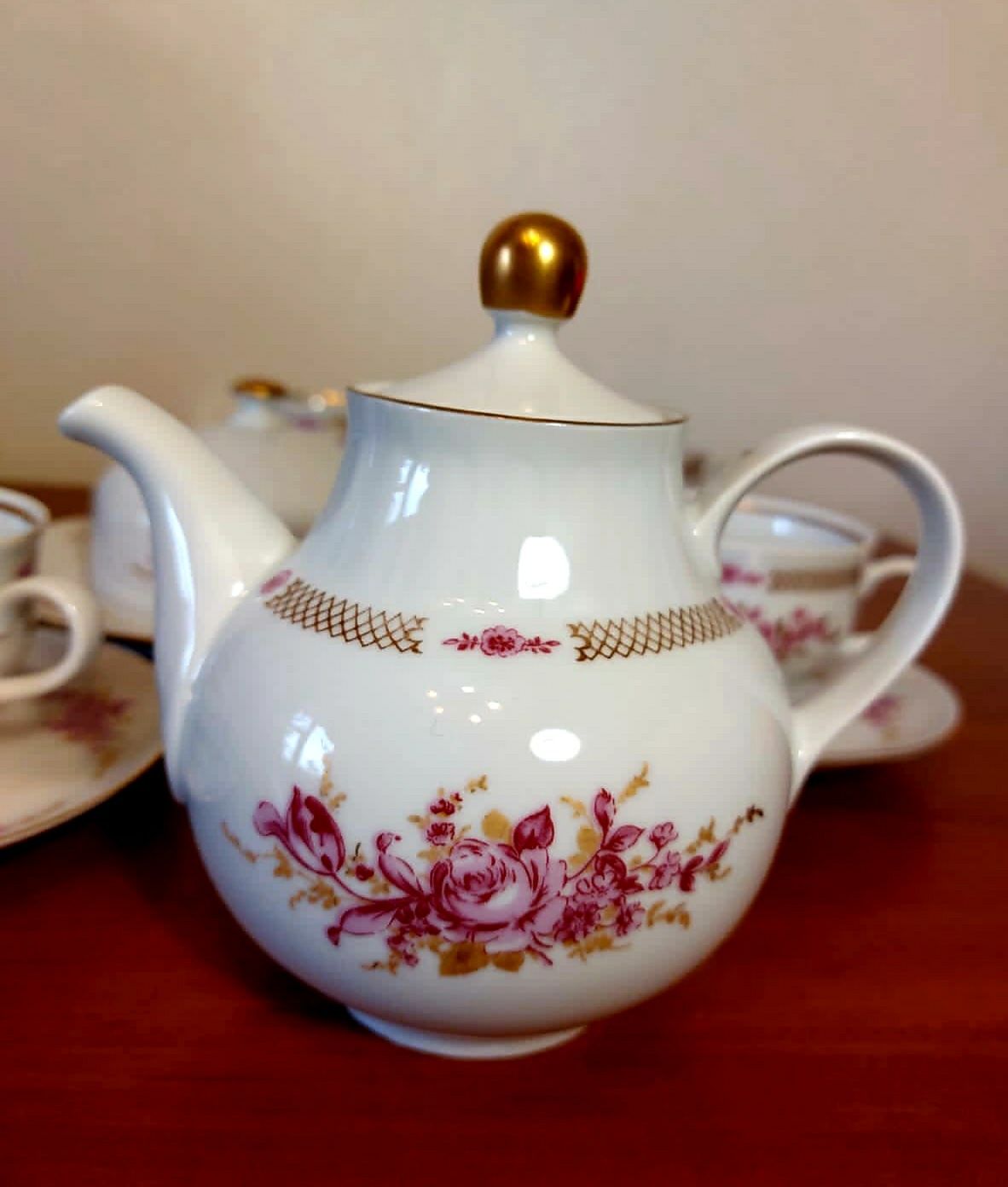 Продам фарфоровый сервиз на 12 персон, ГДР.