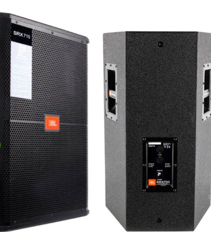 Музыкальная Аппаратура JBL с музыкантом