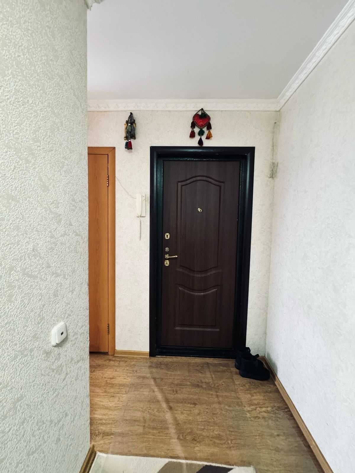 Продам 3х комн квартиру на 8 мкр 6 этаж