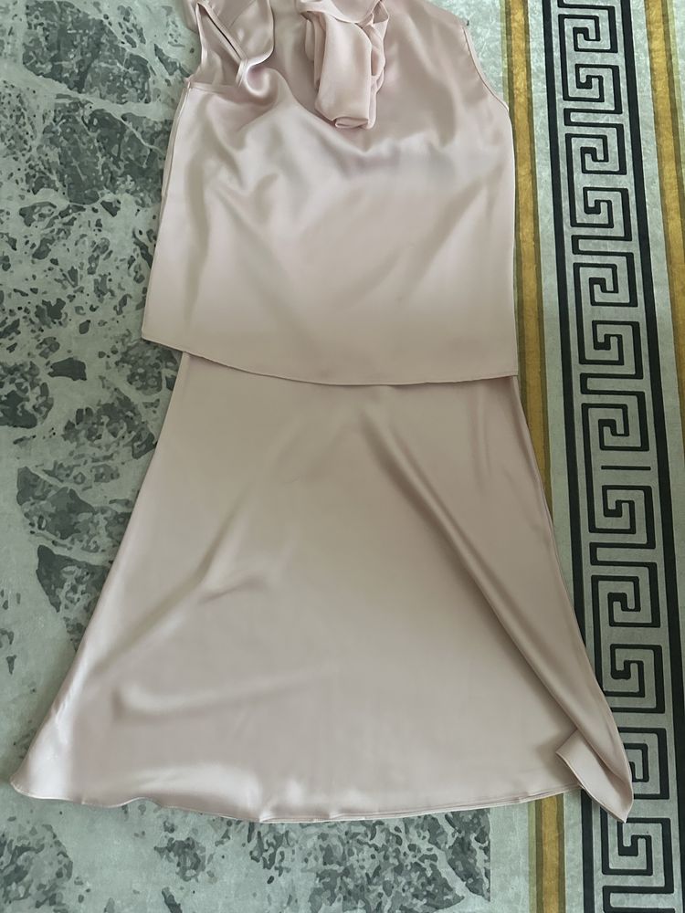 Платье продам, цена 30 тысячи. Торг есть. Состояние отличное. Новое