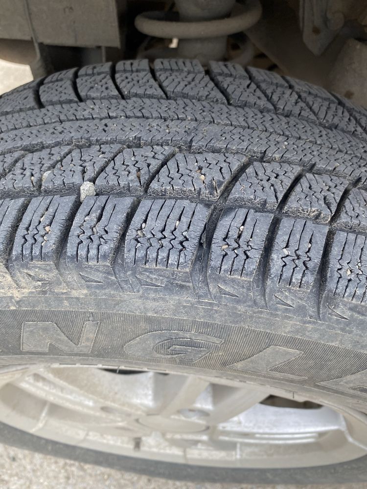 Продам атомобильные покрышки 205/70 R15