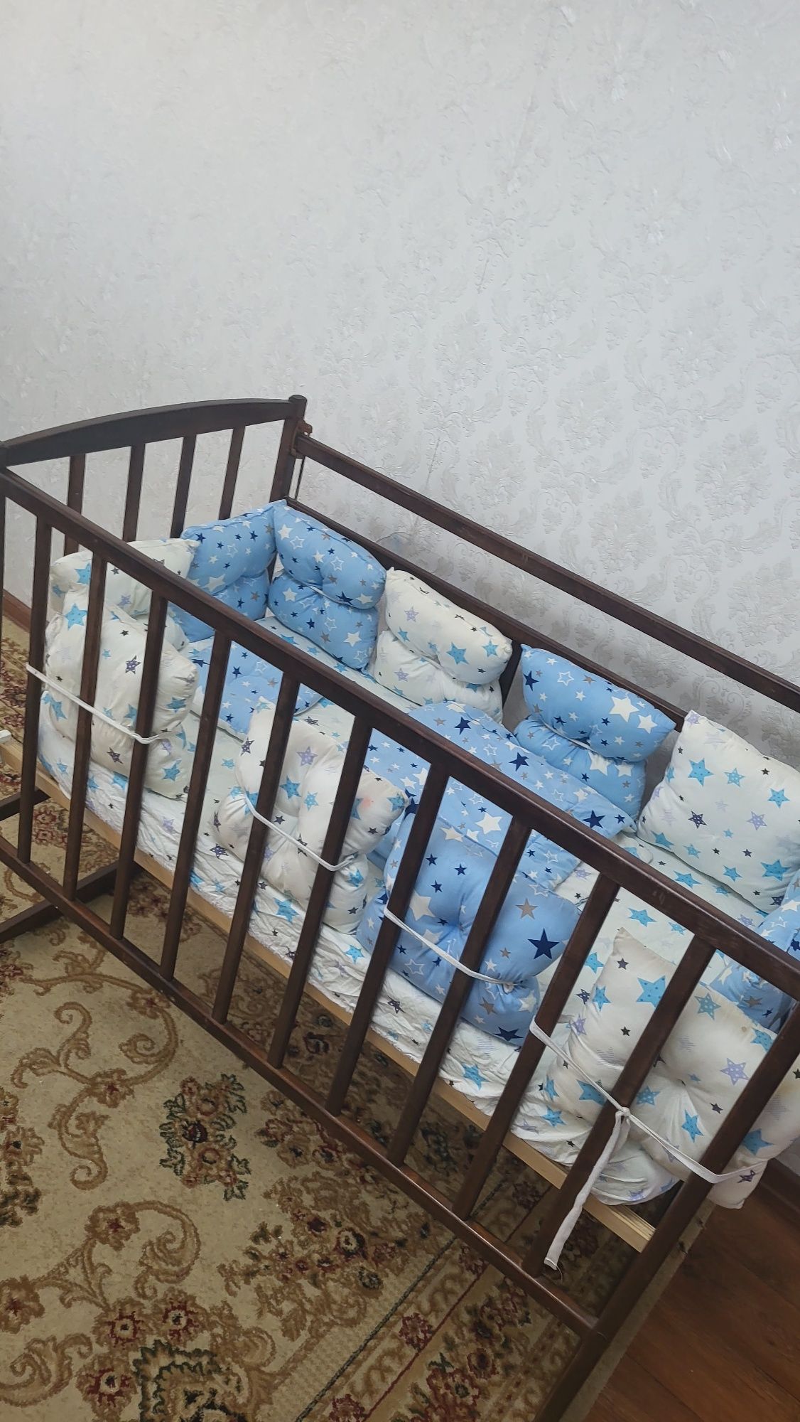 Продаеться манеж +стульчик для кормления
