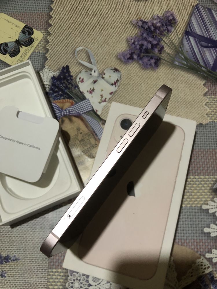 IPhone 13 в розовом цвете