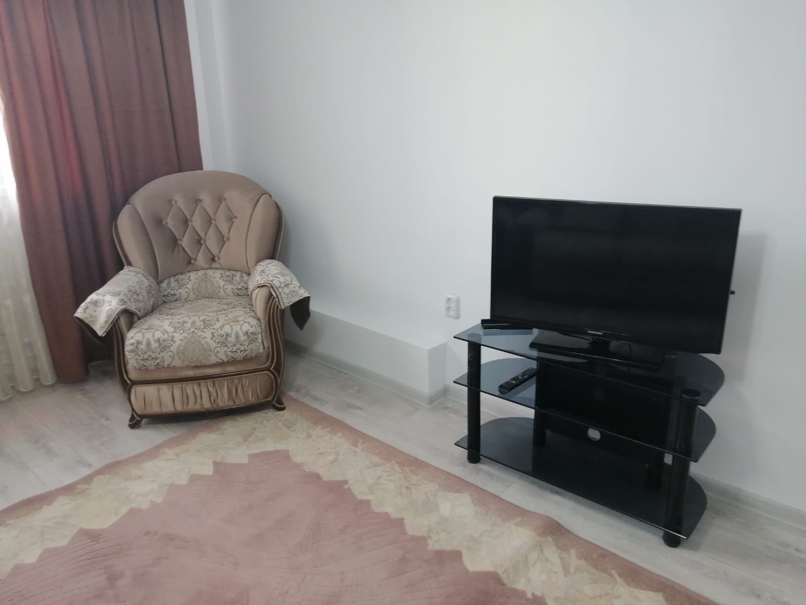Продам 1 комнатную квартиру 42 кв. Метра,  2 этаж новый дом