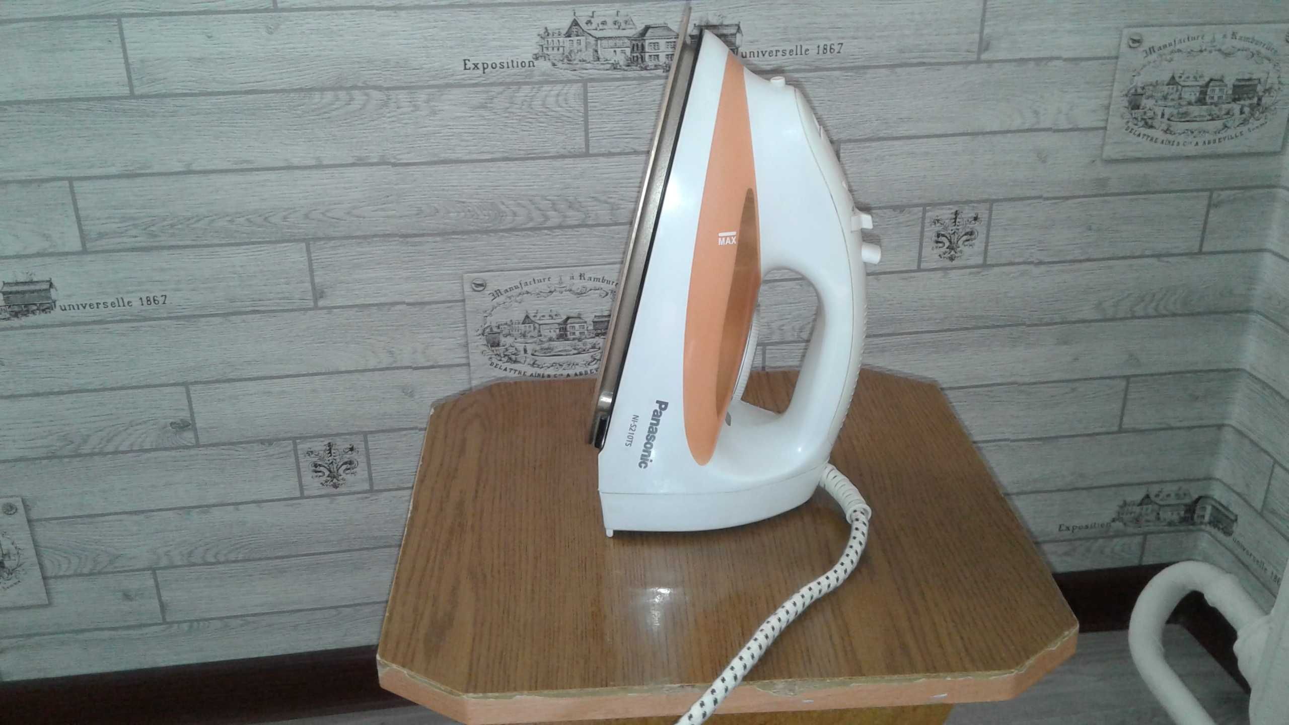 Утюг Panasonic NI-S210TS