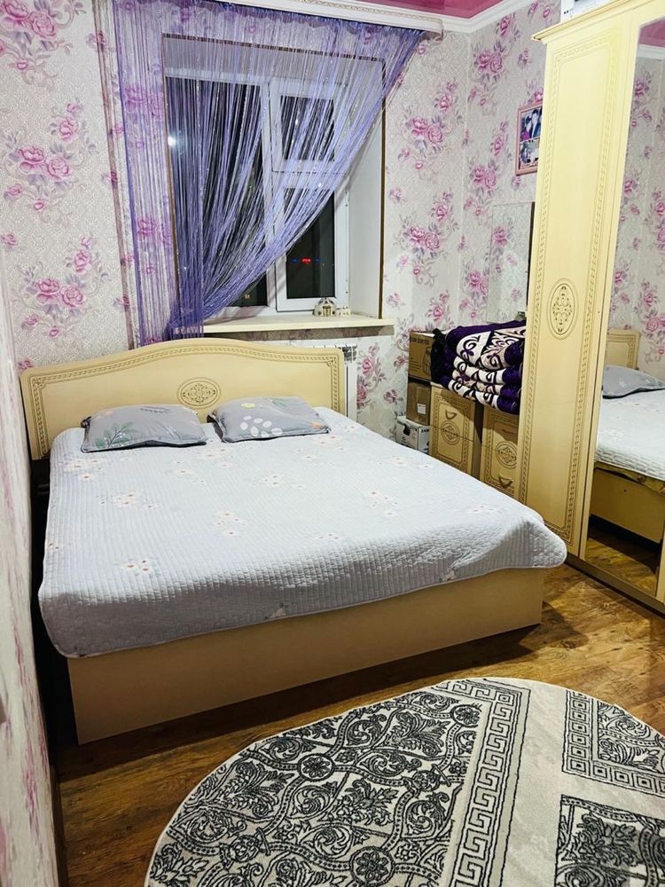 Продается гостиной стол и стулчики