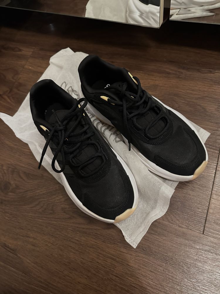Продам оригинал кроссовки adidas Ozelle в идеале, р38