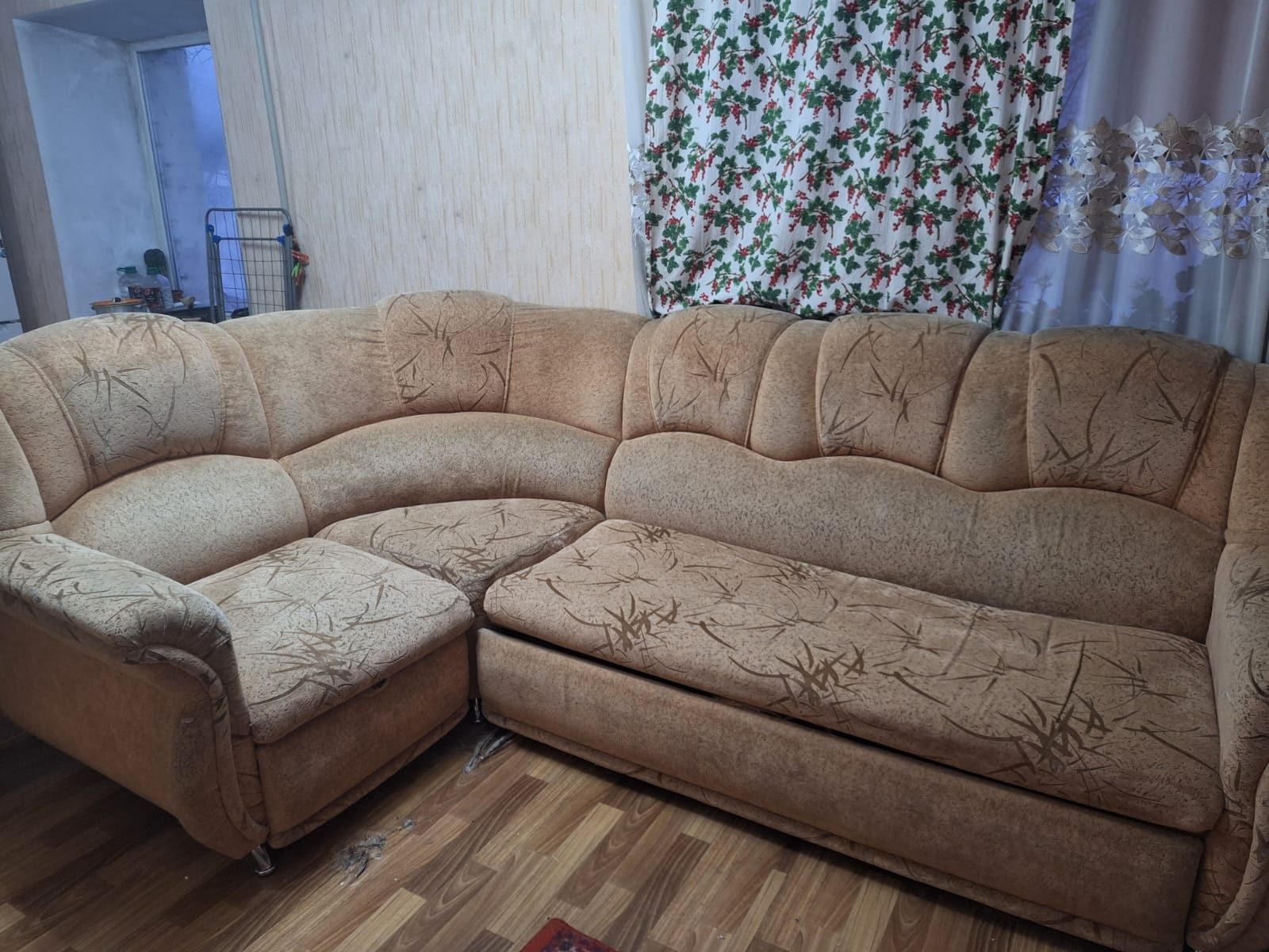 Продам диван уголок