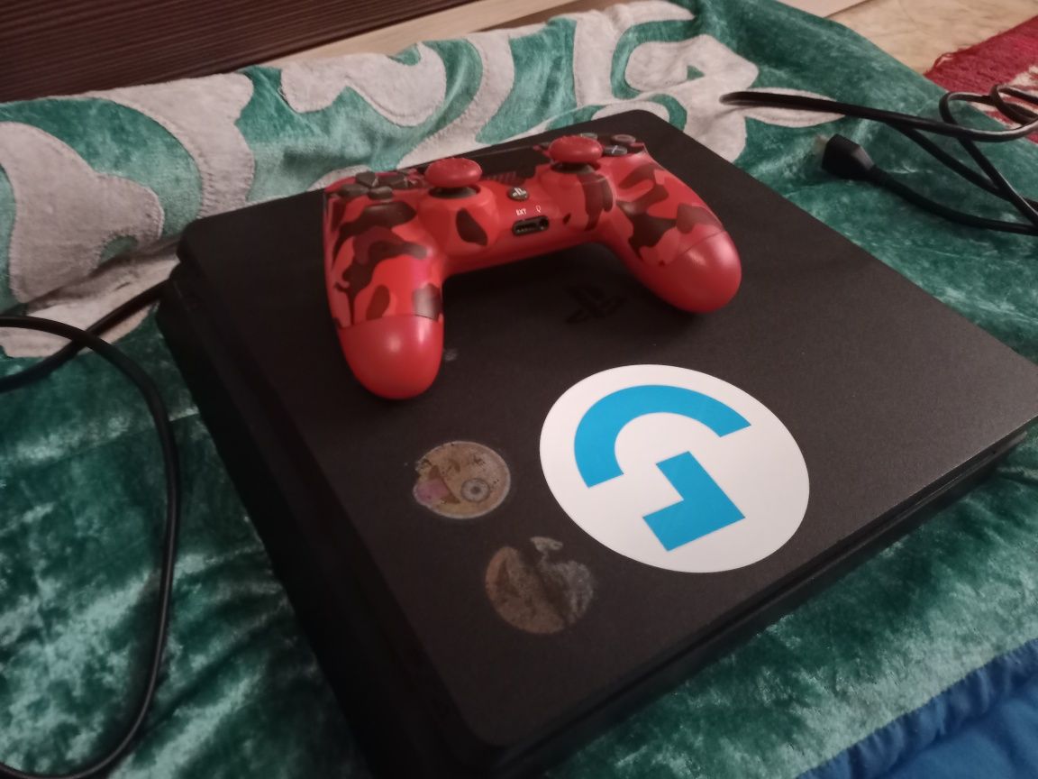 Play station 4 slim 1TB + 3 игры+2 геймпад