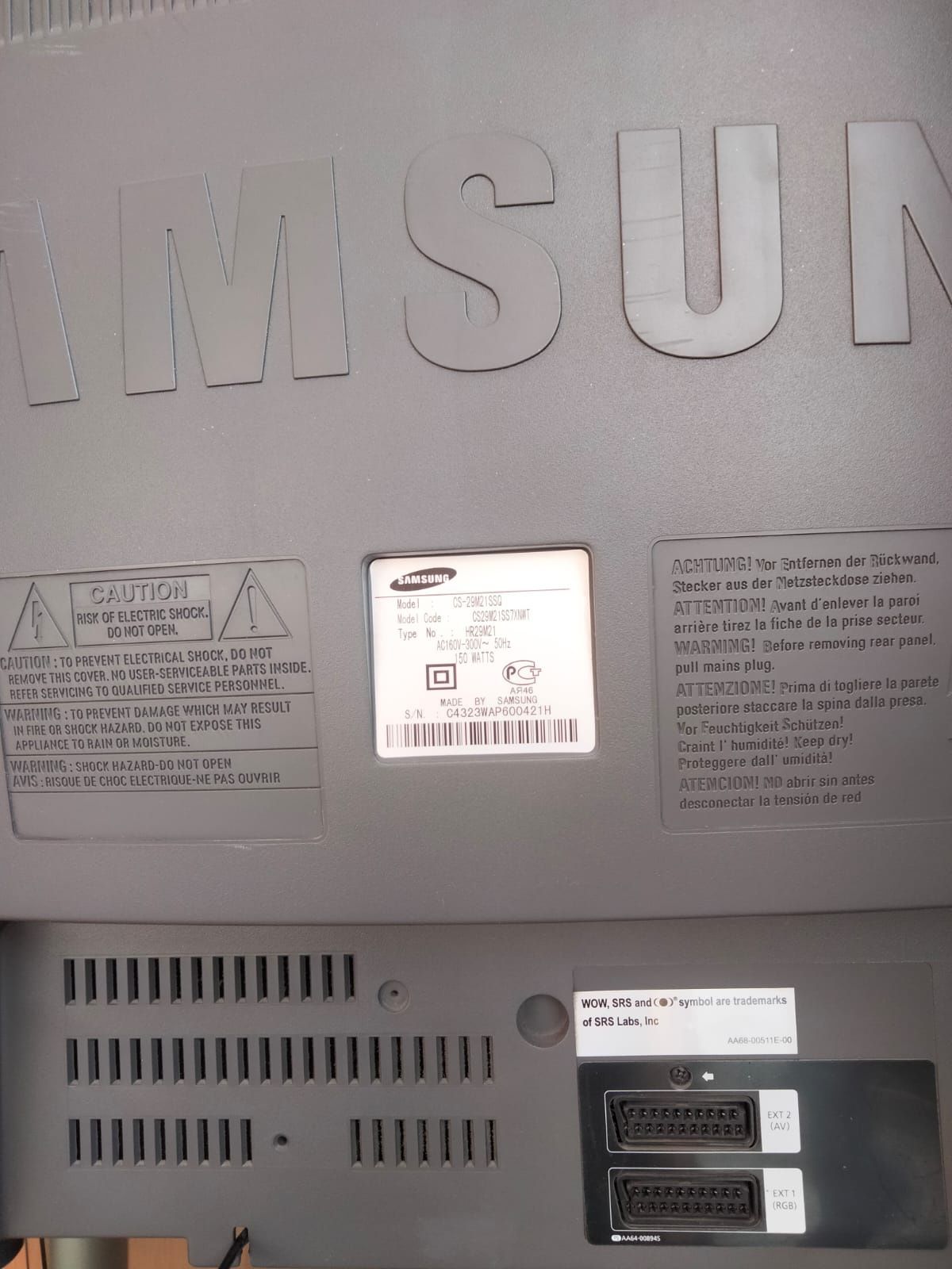 Продам телевизор Samsung с пультом и стекляной подставкой