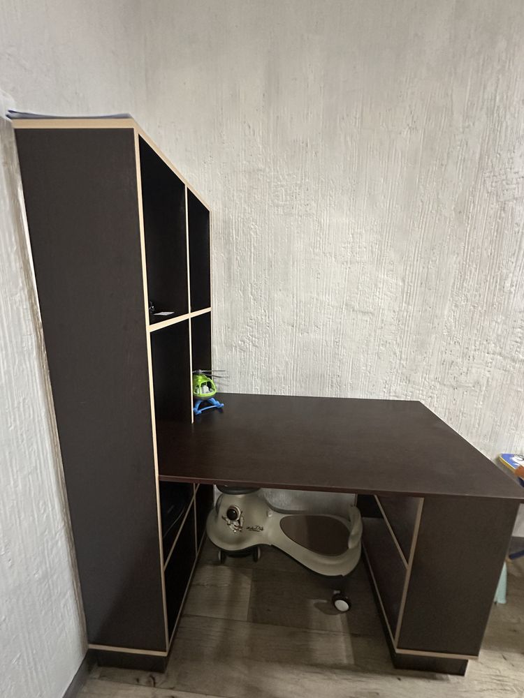 Продам стол , парта