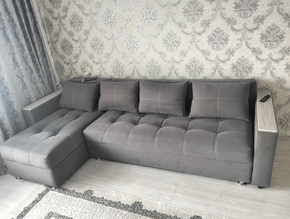 Продаю диван в отличном состоянии