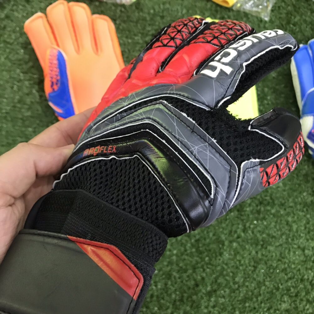 Подростковые/детские вратарские перчатки Reusch 5,6,7 размер в Алматы