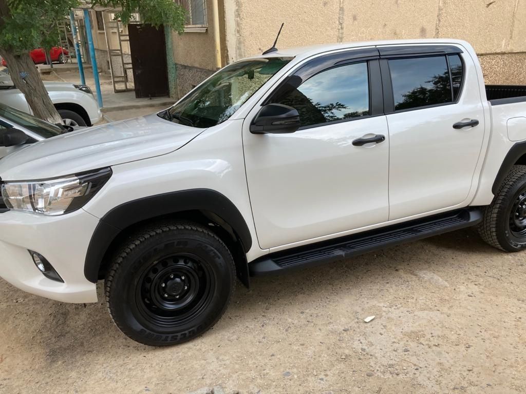 Продается оригиналные диски с шинами на Toyota Hilux 2022 все