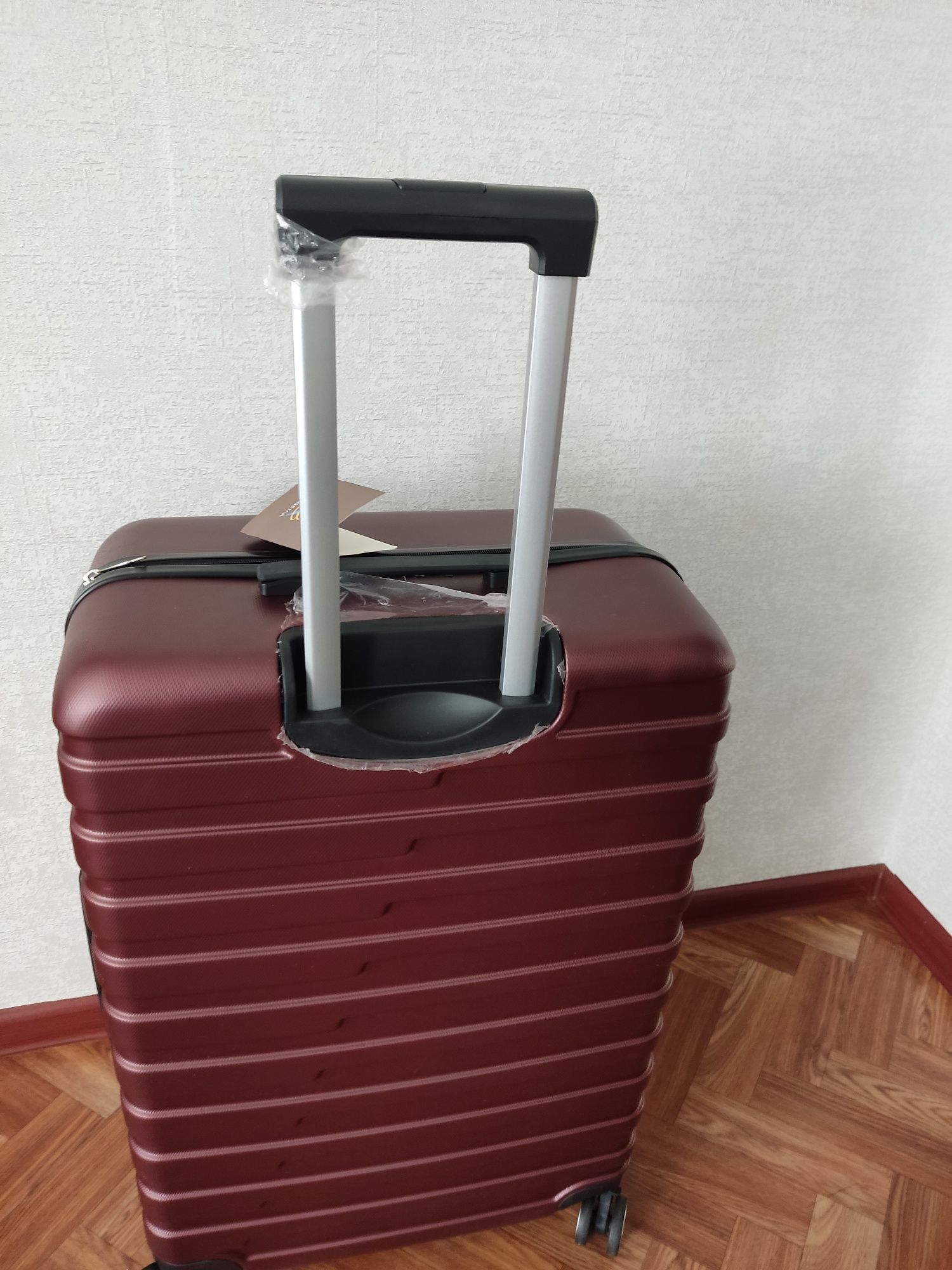 Продам чемодан дорожный