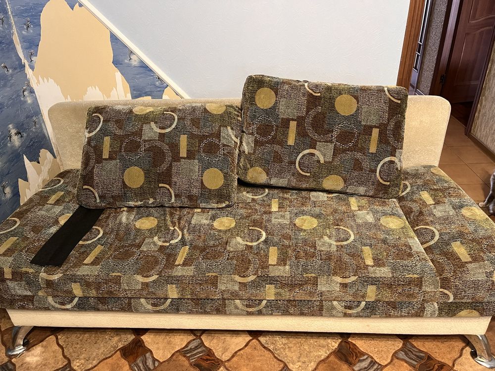 Продам шкафы и тахту