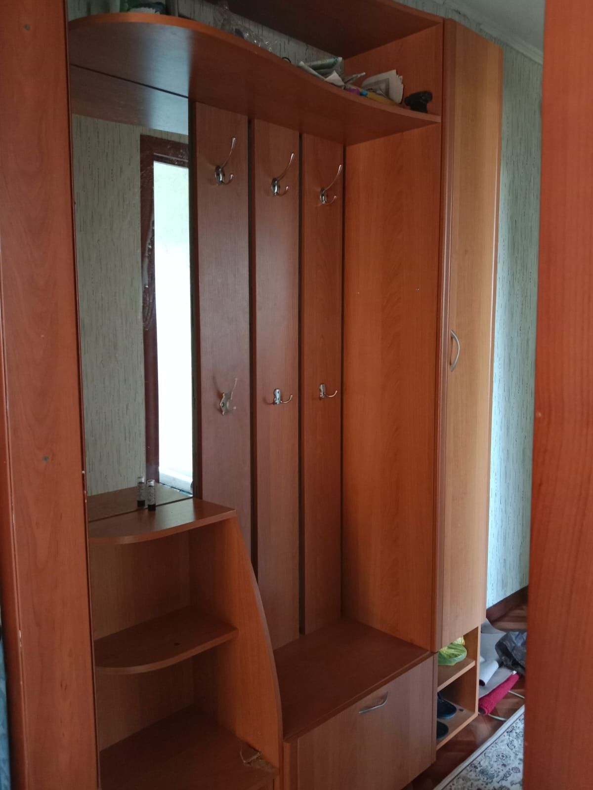 Продам прихожую.