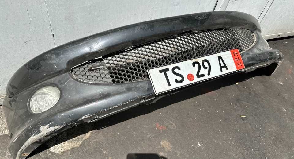 Бампер передний Пежо 206  в наличии привозные