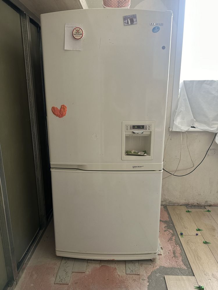 Холодильник Samsung