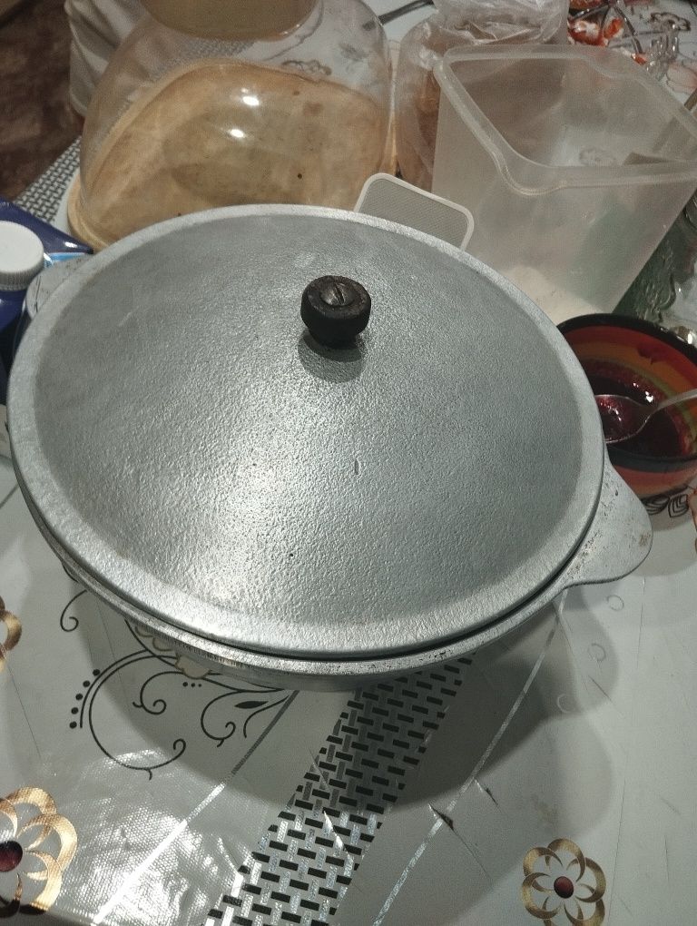 Казан советский чугунный