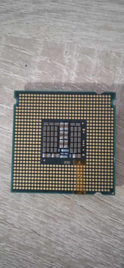 Процессор  INTEL