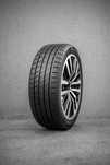 THREE-A 305/40R22 P606 114W