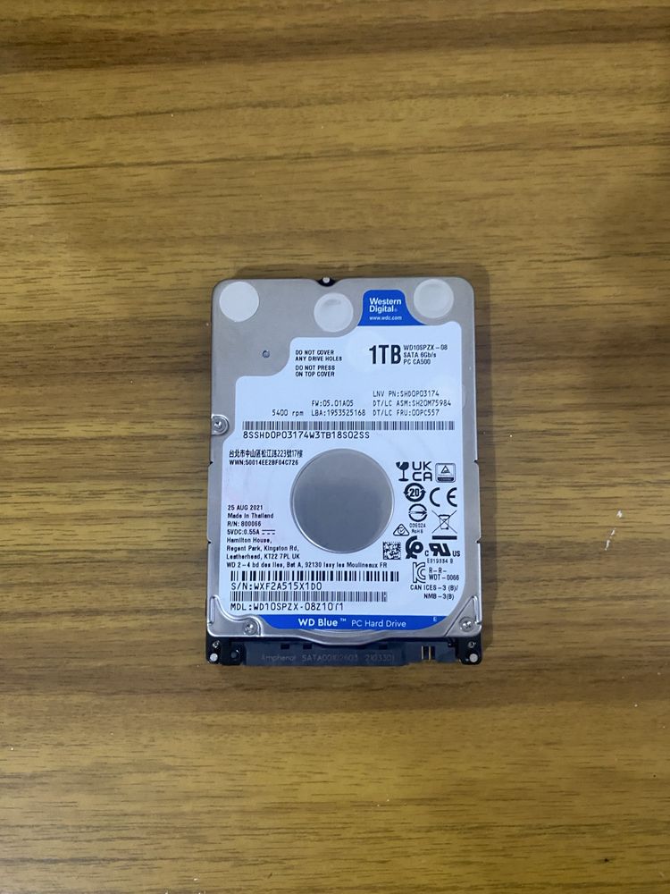 жесткий диск или hard disk для ноутбука (HHD емкость имеет 1Тб)